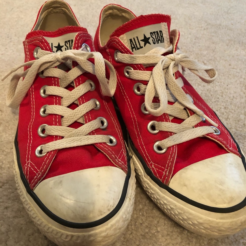 Red lo-top converse